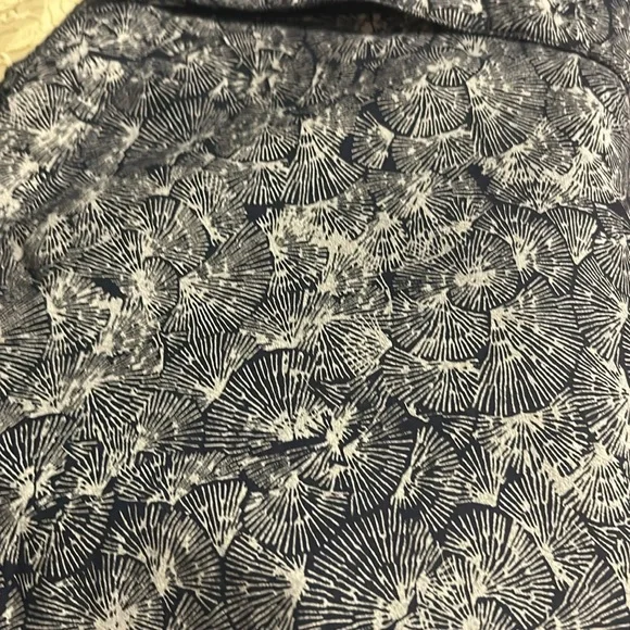 Ladies blue and white shorts - Picture 4 of 4